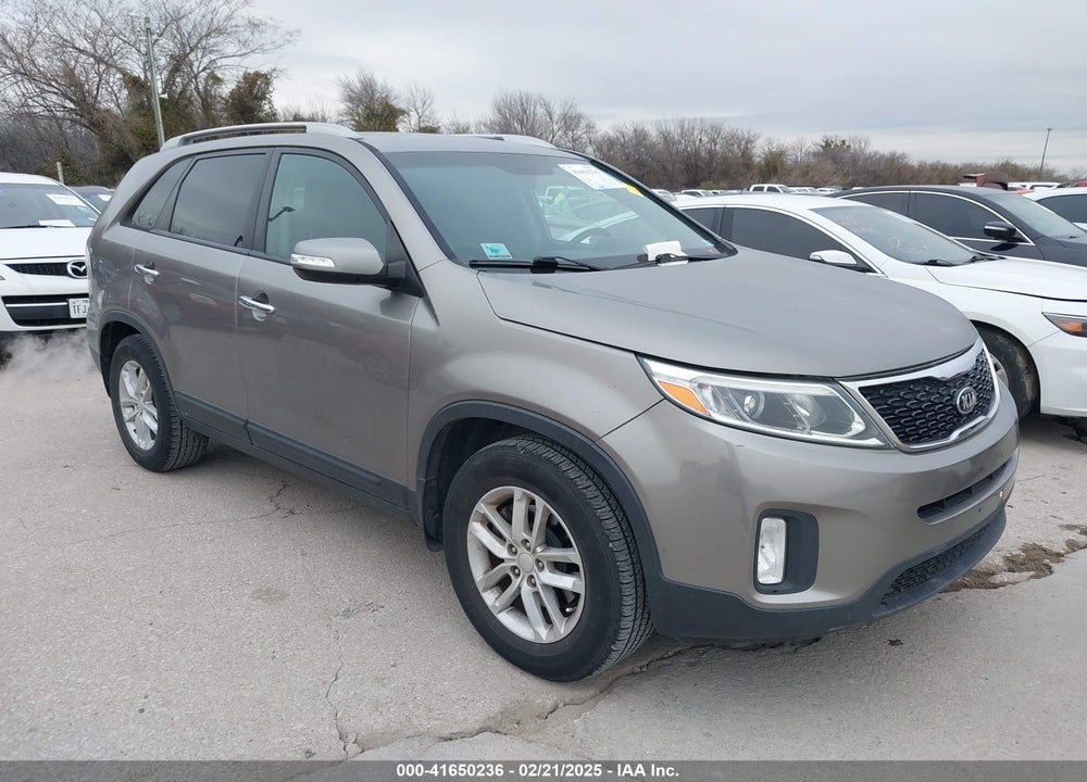 2015 KIA SORENTO LX VIN: 5XYKT4A64FG625787