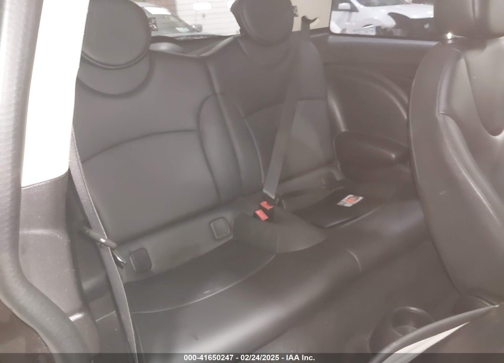 2012 MINI COOPER VIN: WMWSU3C53CT260043
