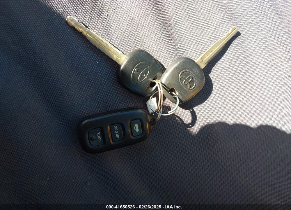 2002 TOYOTA CAMRY XLE VIN: 4T1BE30K22U579352