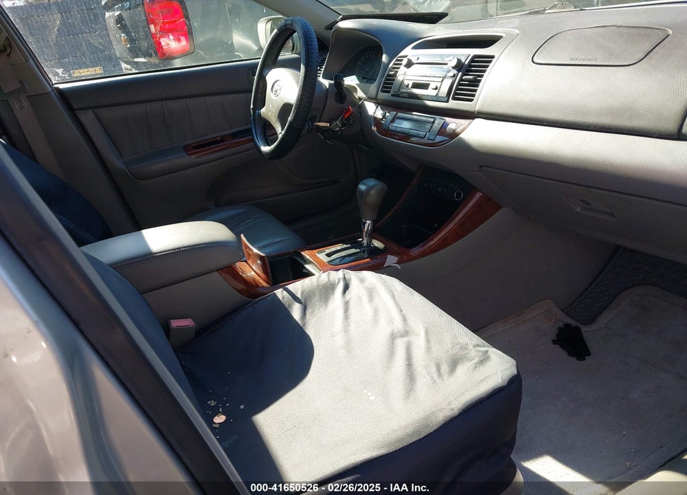 2002 TOYOTA CAMRY XLE VIN: 4T1BE30K22U579352