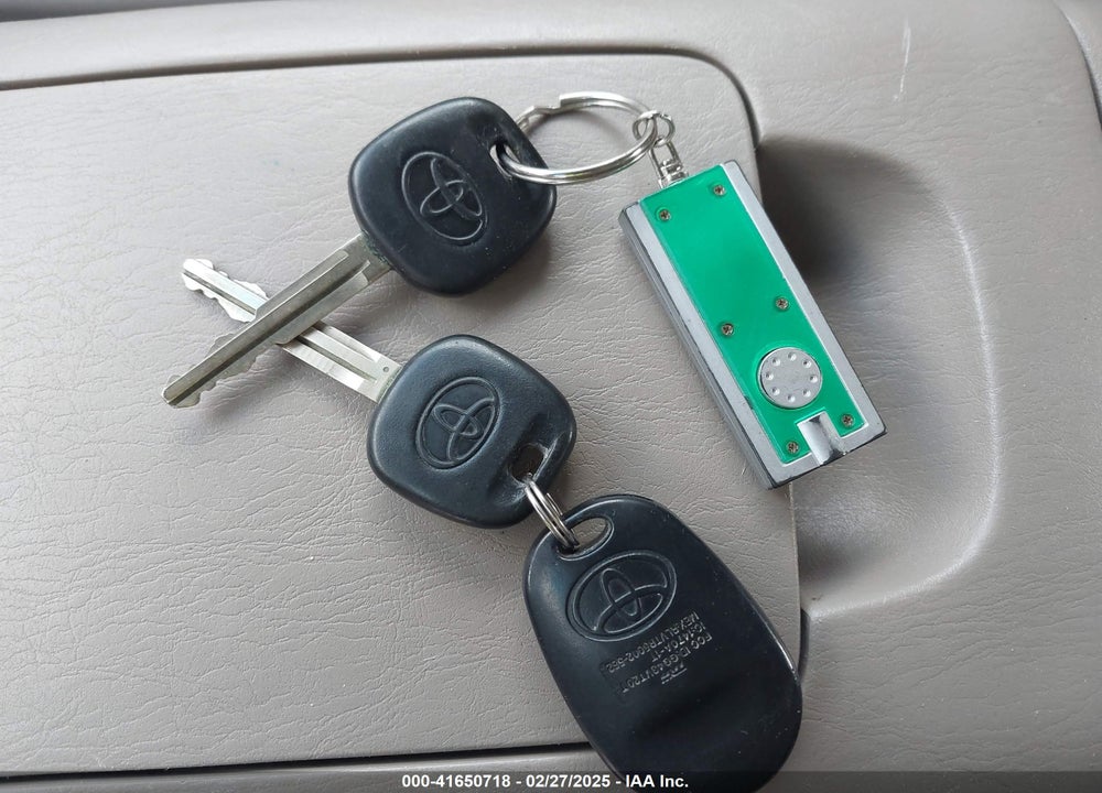 2008 TOYOTA SIENNA XLE VIN: 5TDZK22C98S188028