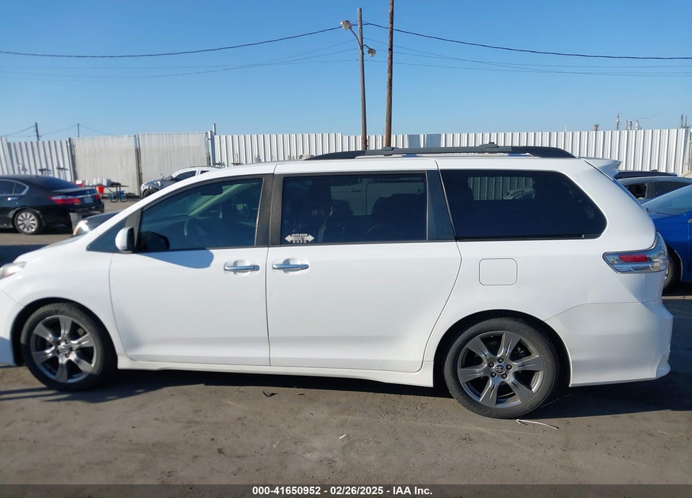 2018 TOYOTA SIENNA SE 8 PASSENGER VIN: 5TDXZ3DC9JS958563