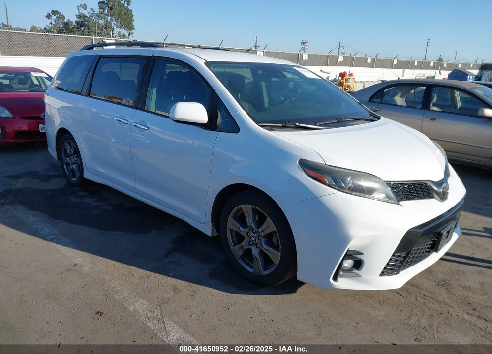 2018 TOYOTA SIENNA SE 8 PASSENGER VIN: 5TDXZ3DC9JS958563