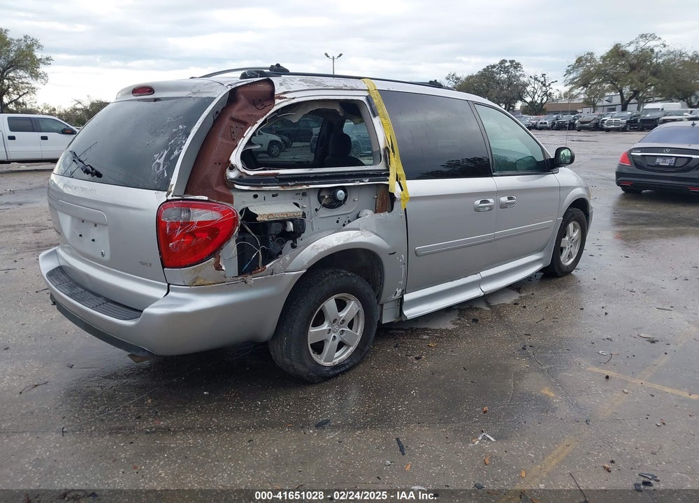 2005 DODGE GRAND CARAVAN SXT VIN: 2D4GP44L85R207743