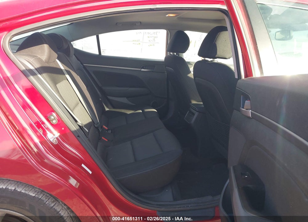 2017 HYUNDAI ELANTRA VIN: KMHD84LF3HU261981