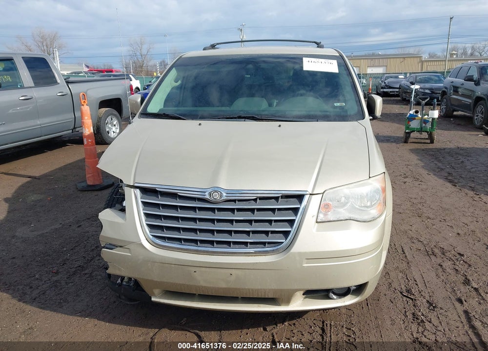 2010 CHRYSLER TOWN & COUNTRY VIN: 2A4RR5D19AR494289