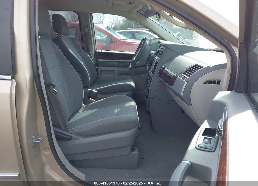 2010 CHRYSLER TOWN & COUNTRY VIN: 2A4RR5D19AR494289