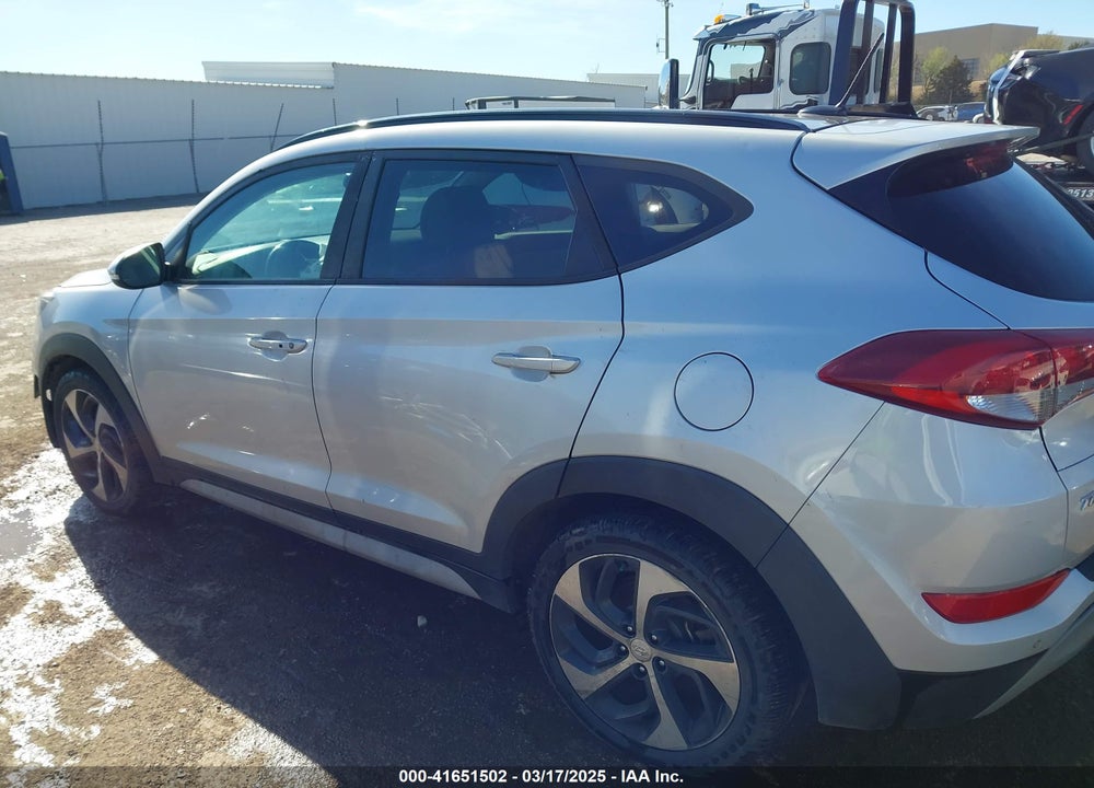 2017 HYUNDAI TUCSON VALUE VIN: KM8J33A21HU580324