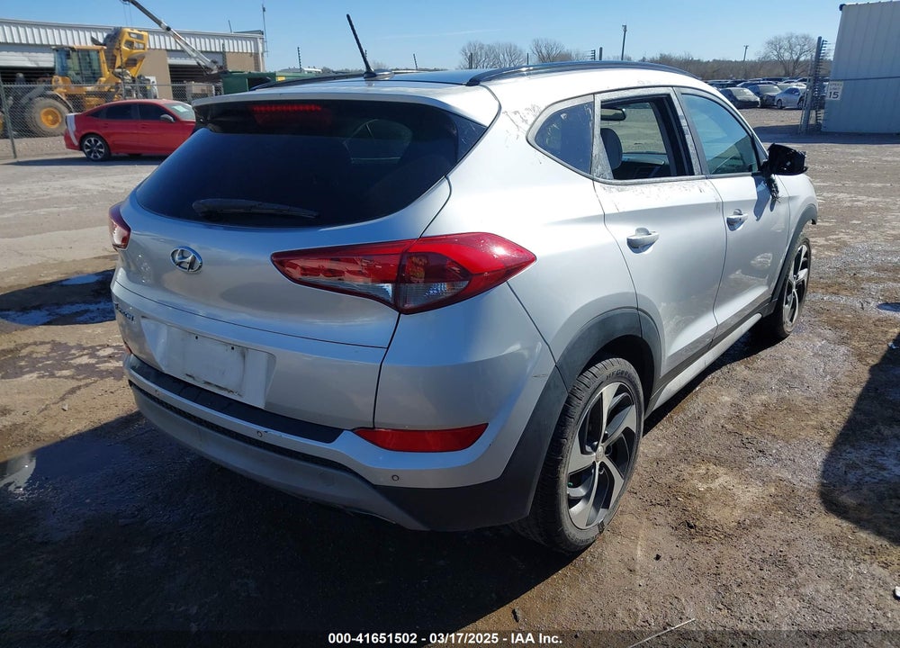 2017 HYUNDAI TUCSON VALUE VIN: KM8J33A21HU580324