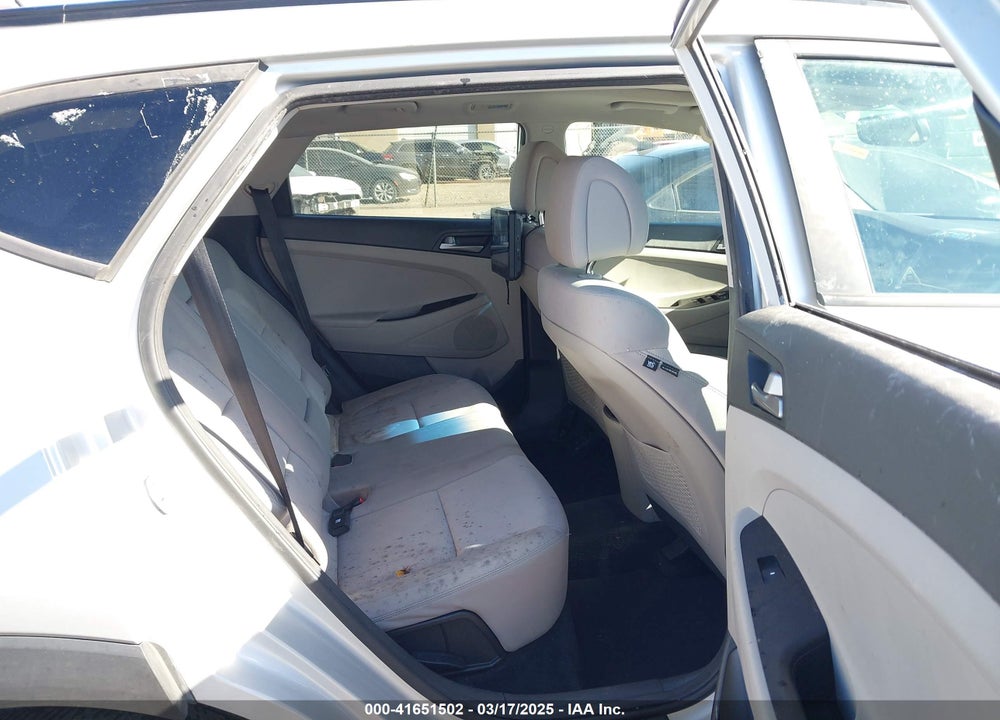 2017 HYUNDAI TUCSON VALUE VIN: KM8J33A21HU580324