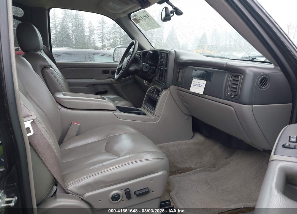 2005 CHEVROLET SUBURBAN 2500 LT VIN: 3GNGK26G15G143221