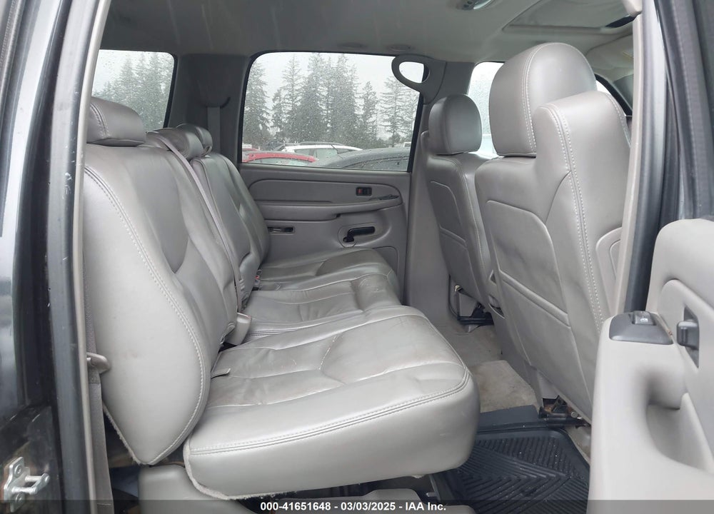 2005 CHEVROLET SUBURBAN 2500 LT VIN: 3GNGK26G15G143221
