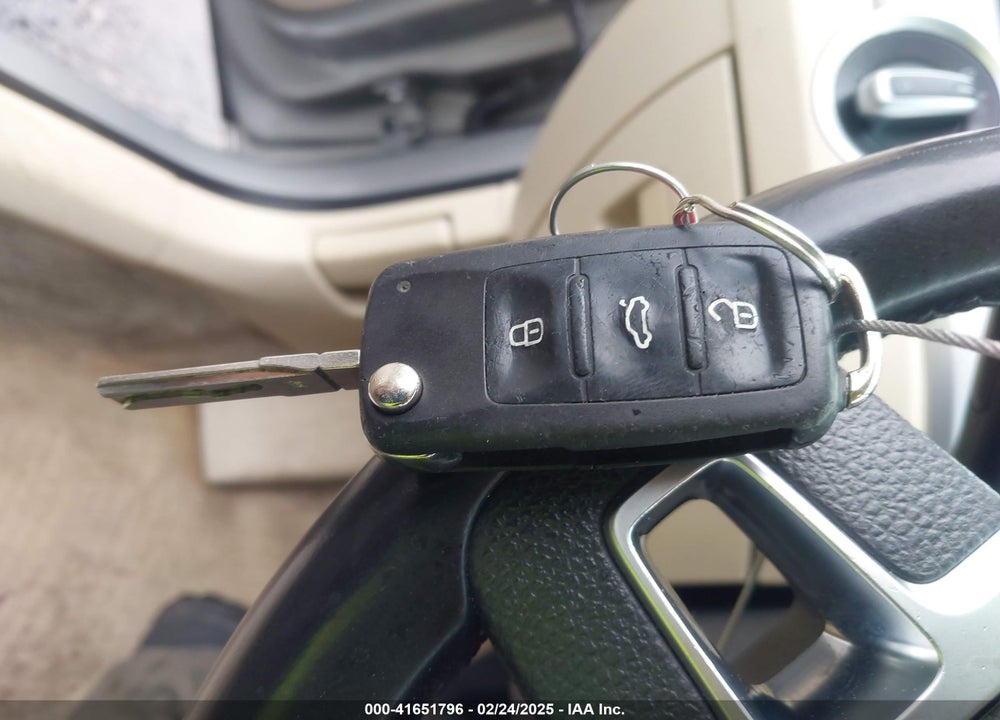 2012 VOLKSWAGEN PASSAT VIN: 1VWBH7A36CC077412