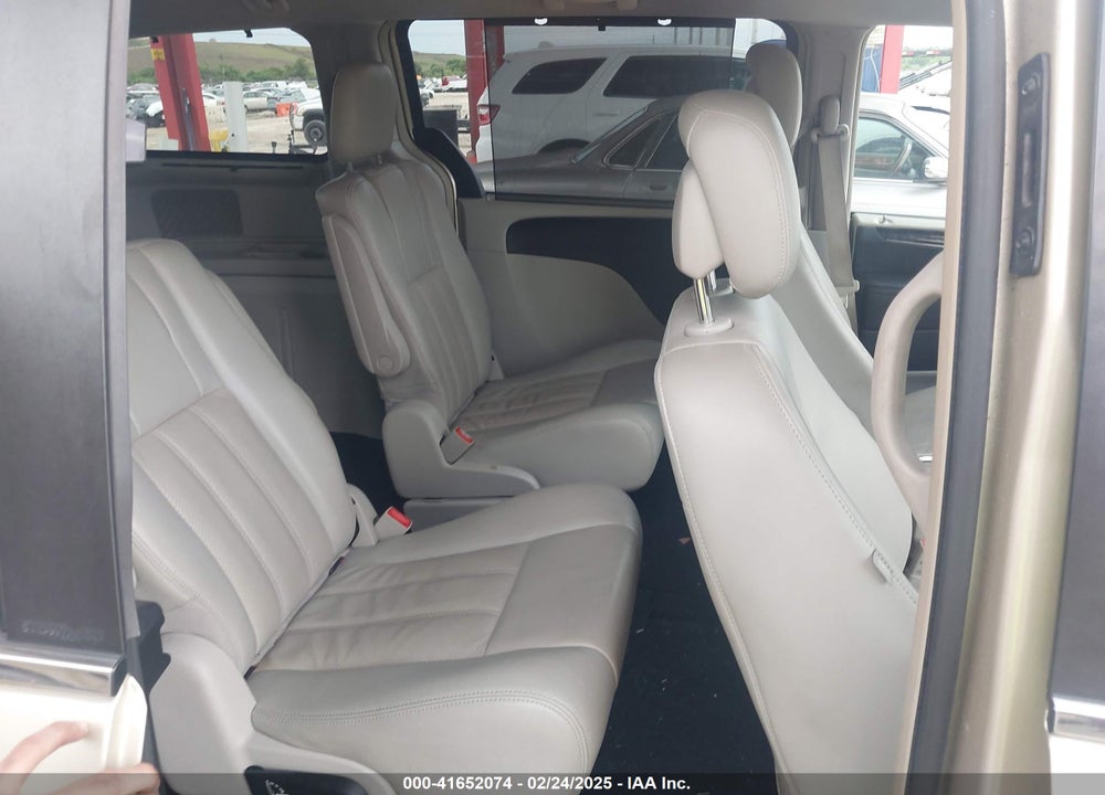 2011 CHRYSLER TOWN & COUNTRY TOURING-L VIN: 2A4RR8DG1BR781360