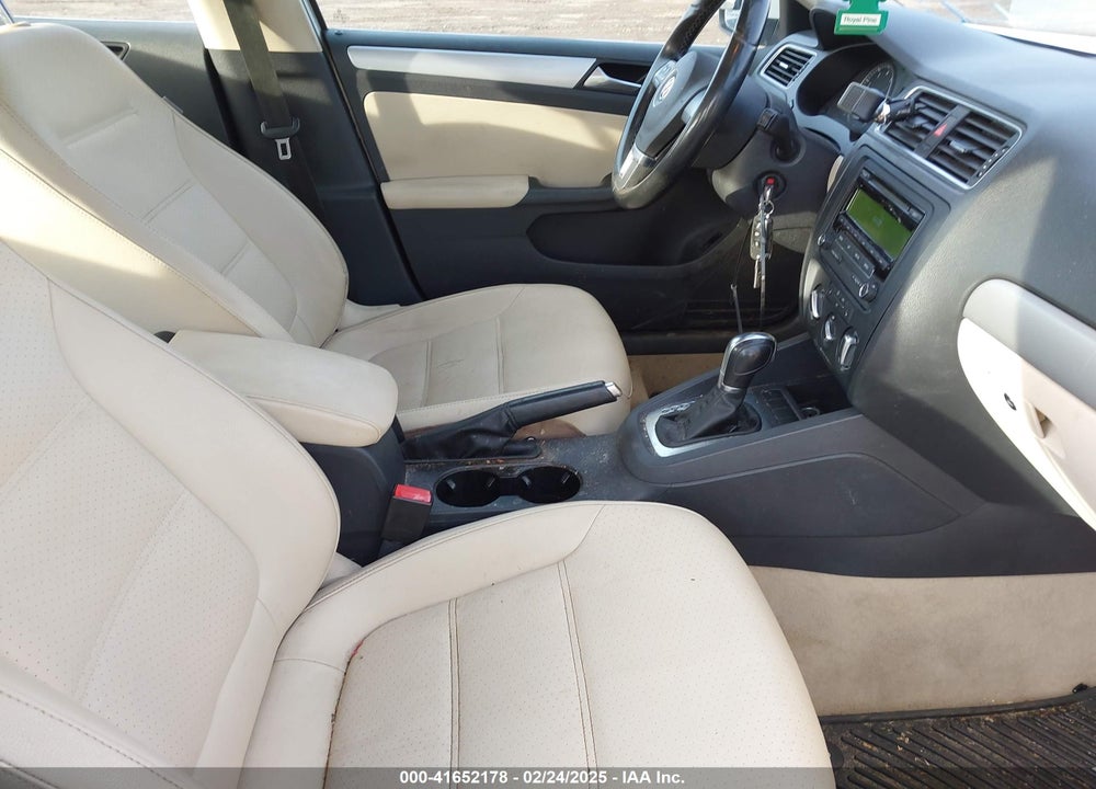 2013 VOLKSWAGEN JETTA VIN: 3VWDP7AJ3DM443952