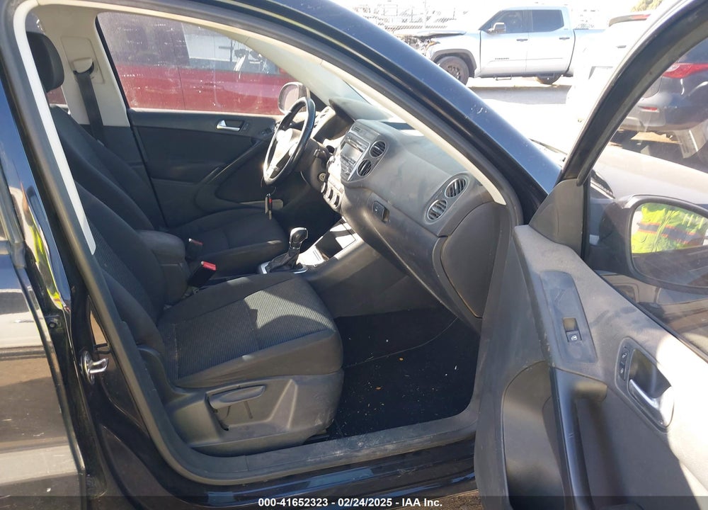 2013 VOLKSWAGEN TIGUAN VIN: WVGAV3AXXDW594680
