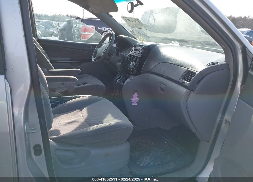 2004 TOYOTA SIENNA LE VIN: 5TDZA23C44S041725