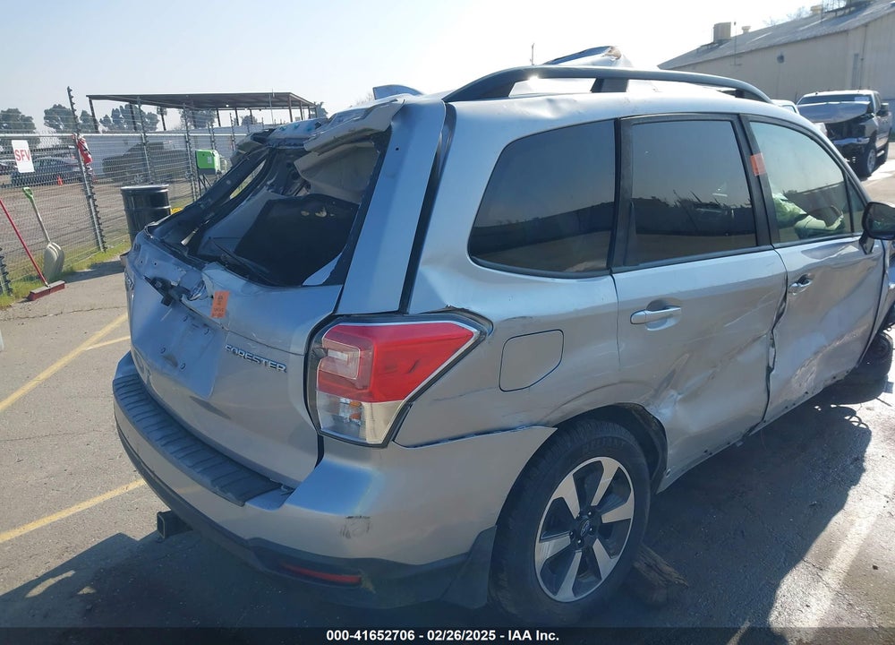 2018 SUBARU FORESTER VIN: JF2SJAECXJH560014