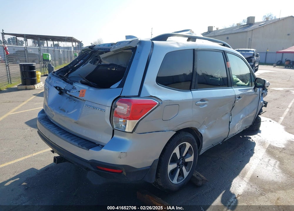 2018 SUBARU FORESTER VIN: JF2SJAECXJH560014