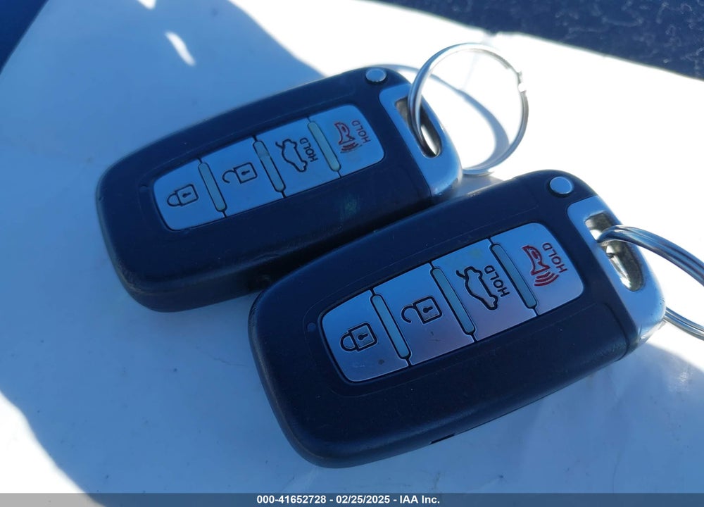 2013 HYUNDAI ELANTRA VIN: KMHDH6AE2DU001233