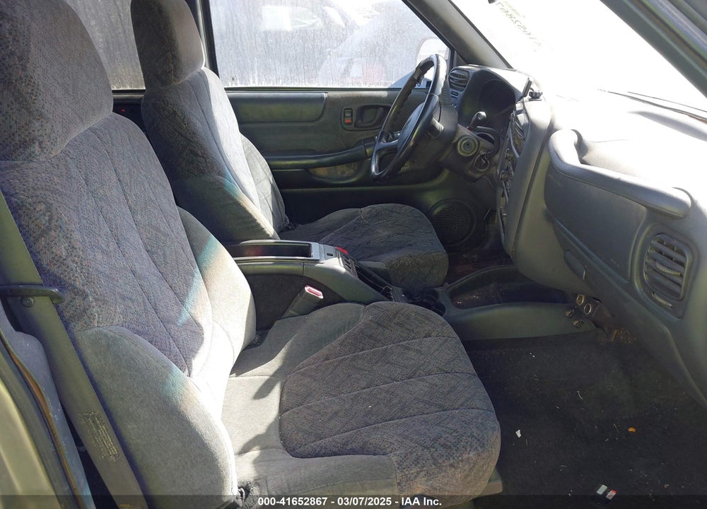2002 CHEVROLET S-10 LS VIN: 1GCDT13WX2K196938