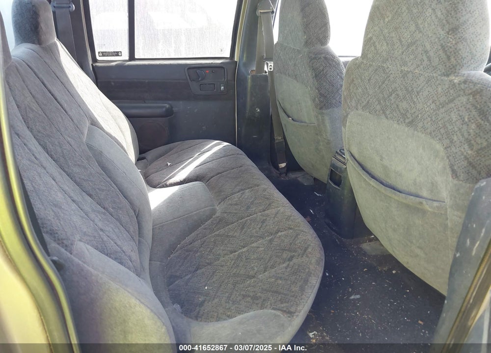 2002 CHEVROLET S-10 LS VIN: 1GCDT13WX2K196938