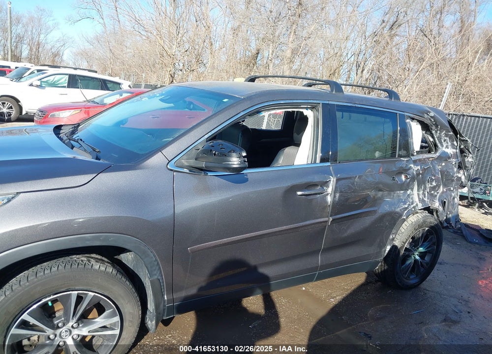 2019 TOYOTA HIGHLANDER VIN: 5TDBZRFH7KS978415