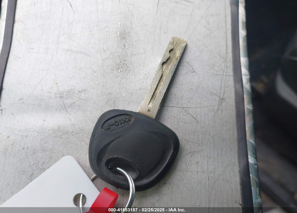 2011 KIA SORENTO VIN: 5XYKT3A10BG080826