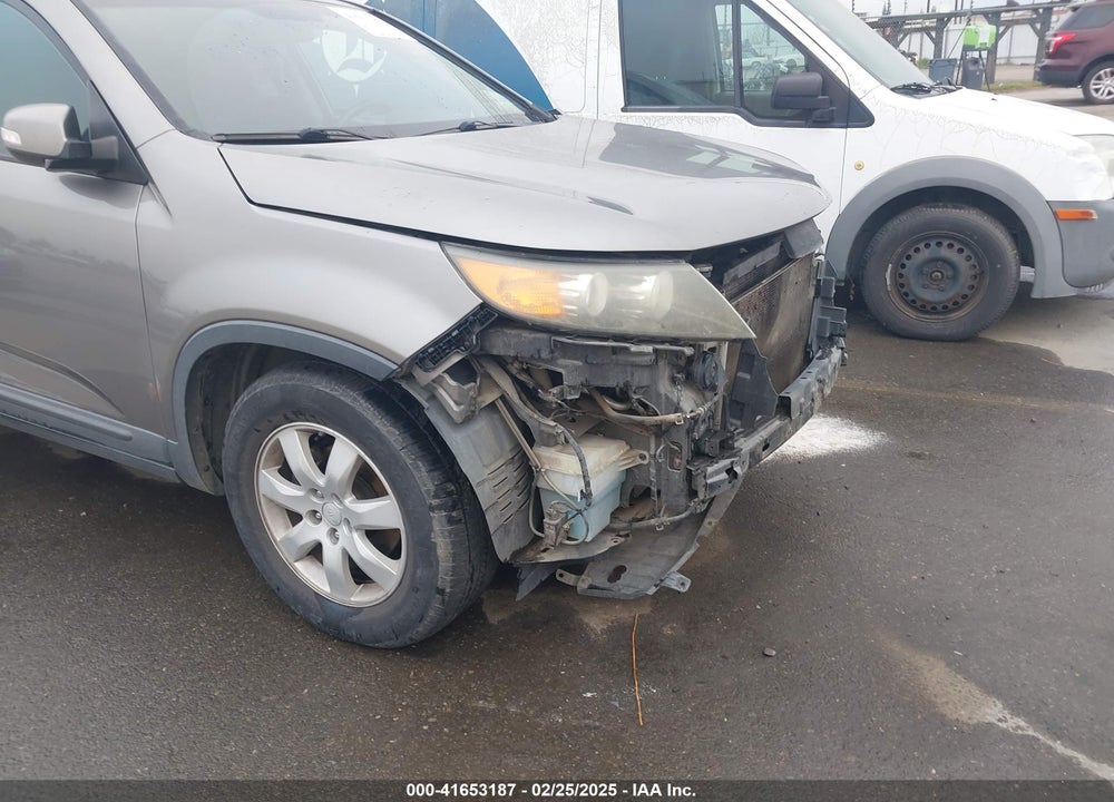 2011 KIA SORENTO VIN: 5XYKT3A10BG080826