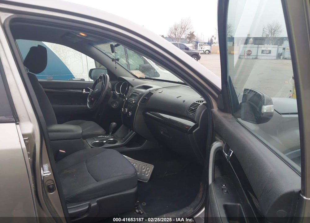 2011 KIA SORENTO VIN: 5XYKT3A10BG080826