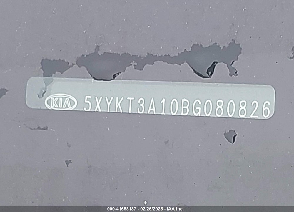 2011 KIA SORENTO VIN: 5XYKT3A10BG080826