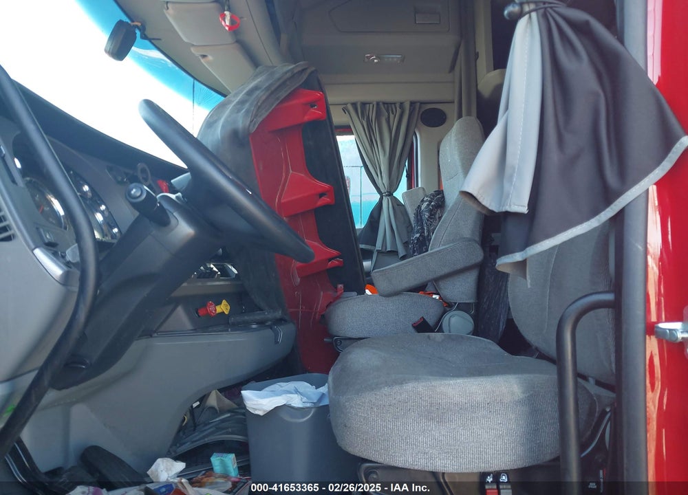2020 KENWORTH T680 VIN: 1XKYD49X9LJ372910