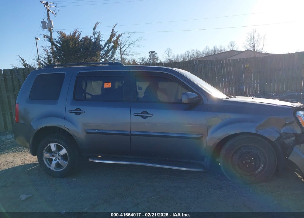 2011 HONDA PILOT EX-L VIN: 5FNYF4H59BB040610
