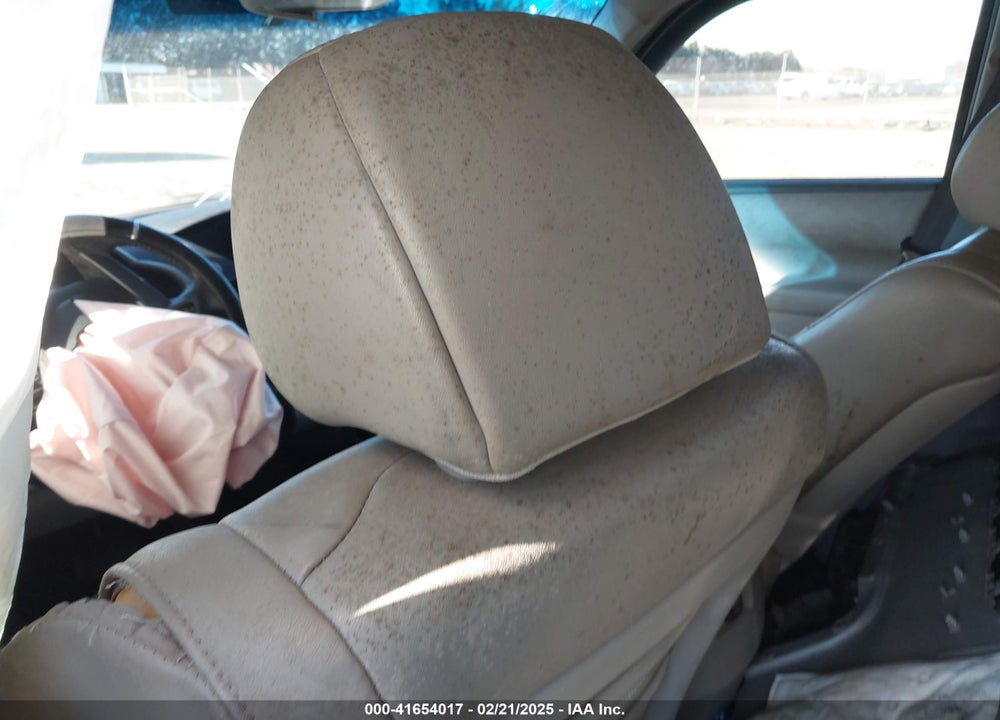 2011 HONDA PILOT EX-L VIN: 5FNYF4H59BB040610