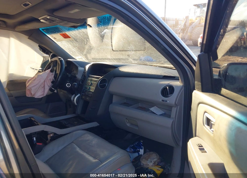 2011 HONDA PILOT EX-L VIN: 5FNYF4H59BB040610