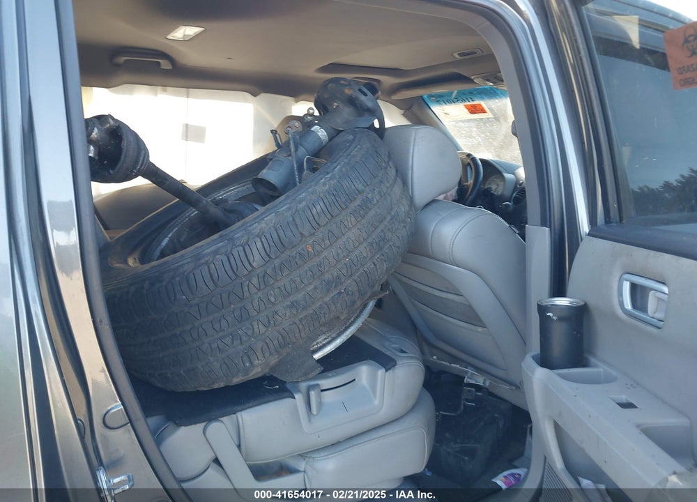 2011 HONDA PILOT EX-L VIN: 5FNYF4H59BB040610