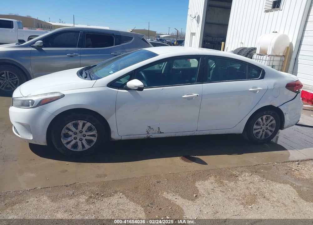 2017 KIA FORTE VIN: 3KPFK4A71HE103812