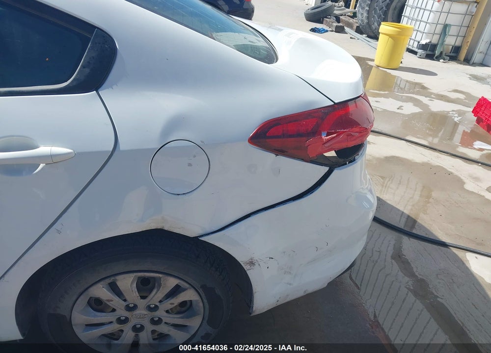 2017 KIA FORTE VIN: 3KPFK4A71HE103812