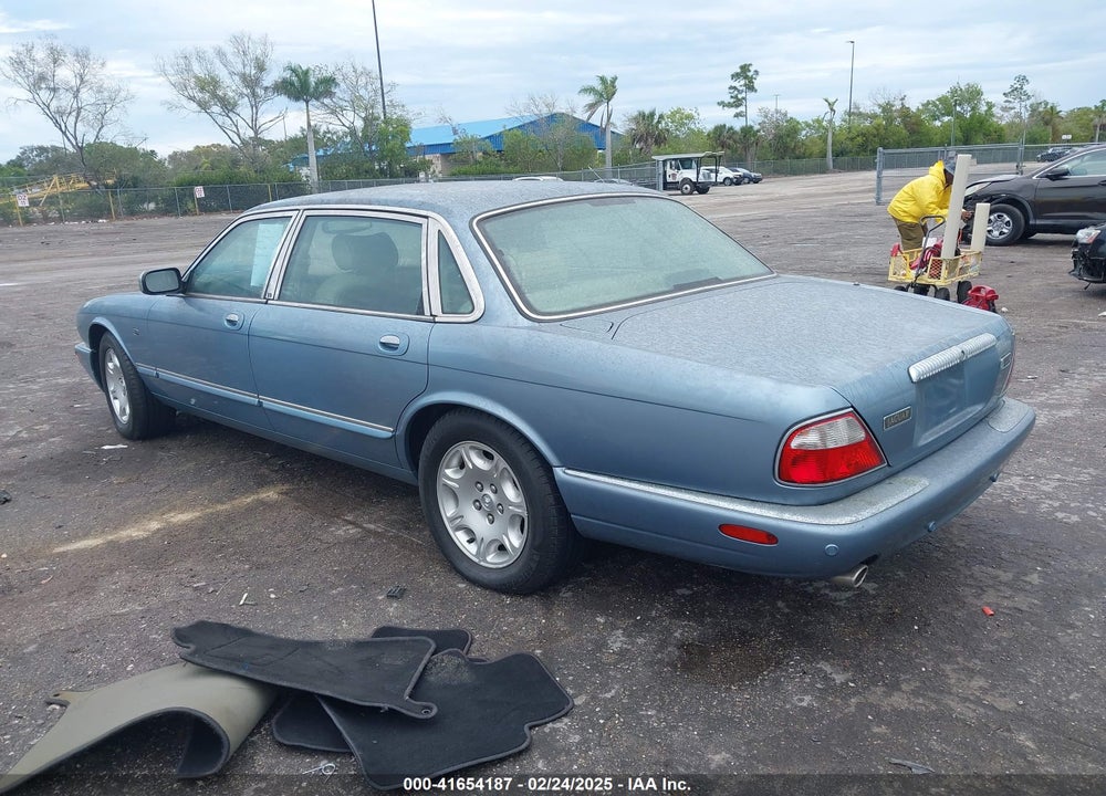 2002 JAGUAR XJ8 VANDEN PLAS VIN: SAJDA24C32LF45422