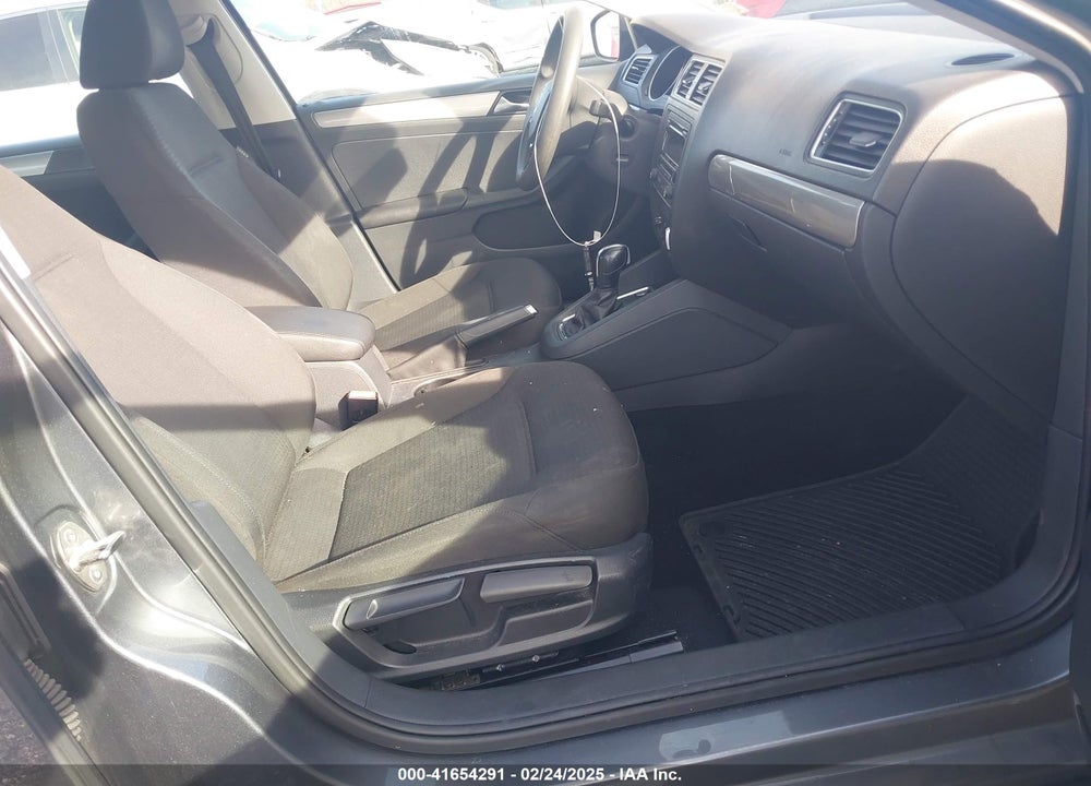 2015 VOLKSWAGEN JETTA VIN: 3VWD17AJ4FM315885