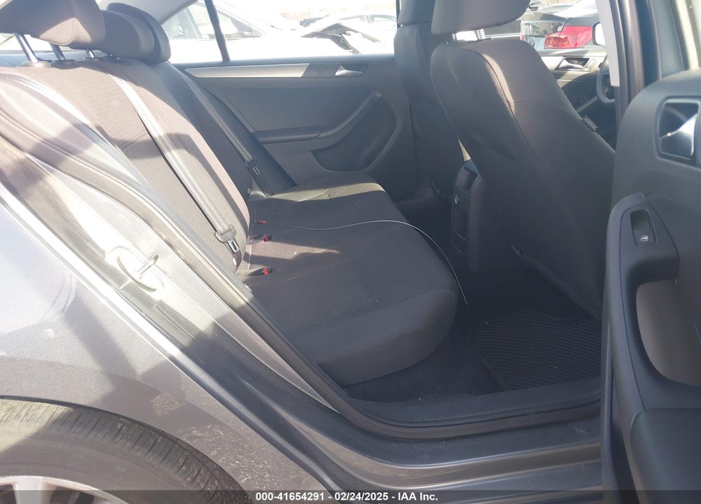 2015 VOLKSWAGEN JETTA VIN: 3VWD17AJ4FM315885