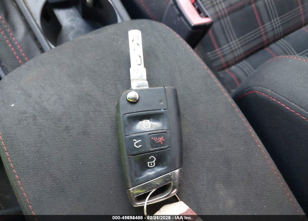 2017 VOLKSWAGEN GTI VIN: 3VW4T7AU8HM065610