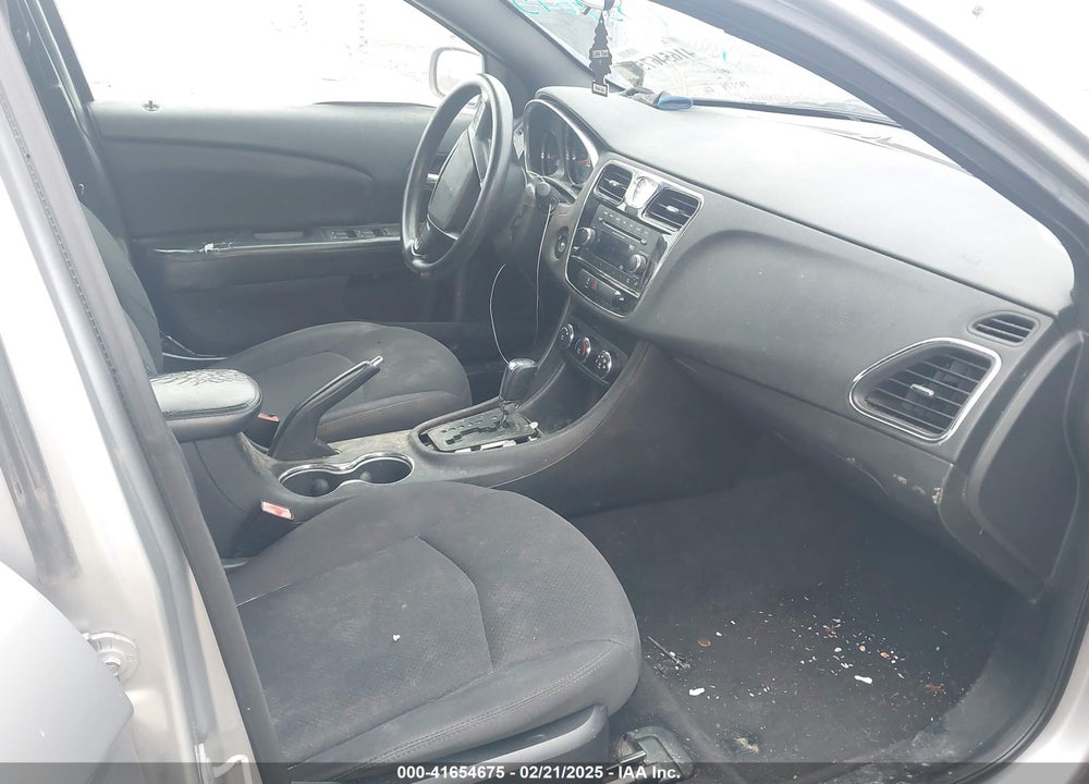 2014 CHRYSLER 200 VIN: 1C3CCBAB3EN209425