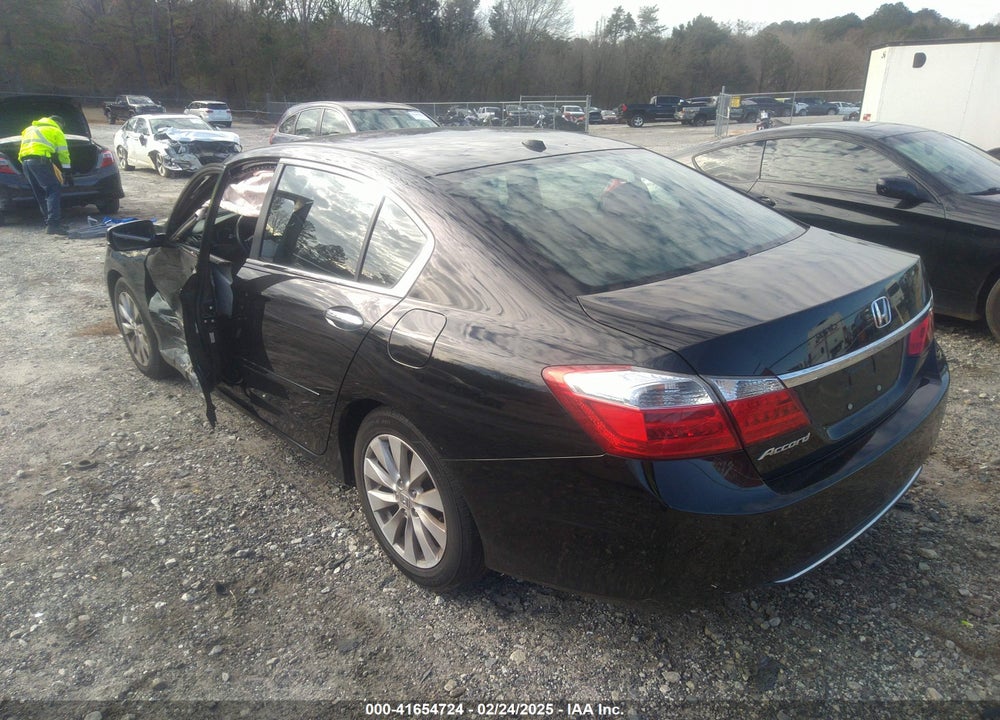 2013 HONDA ACCORD VIN: 1HGCR2F83DA240849