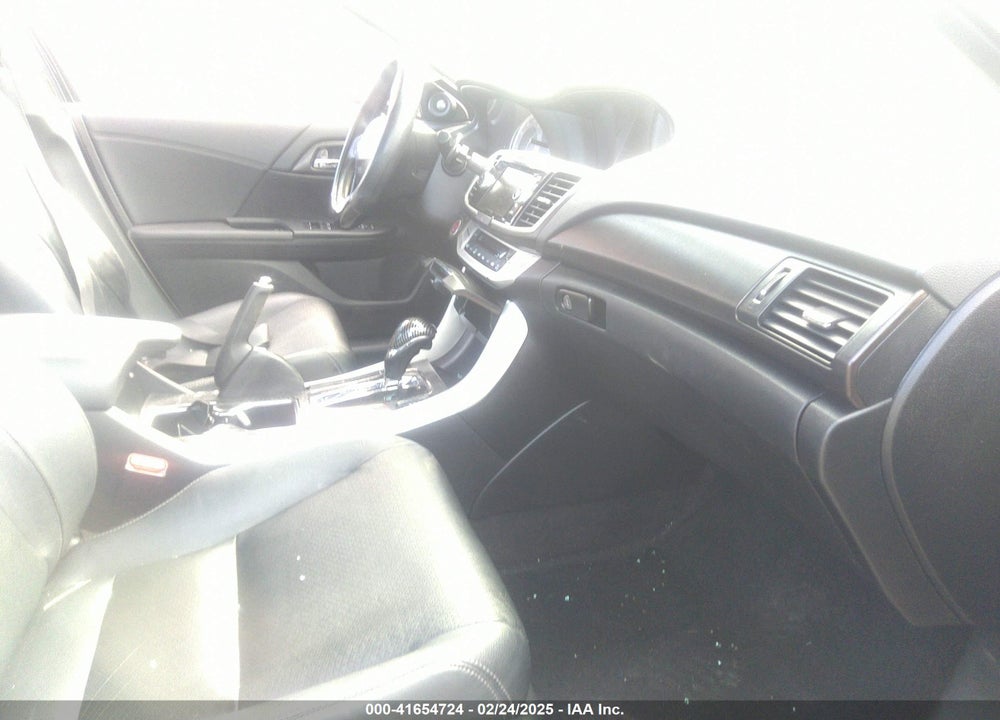 2013 HONDA ACCORD VIN: 1HGCR2F83DA240849