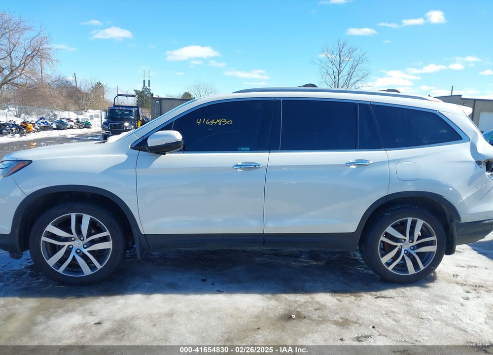 2017 HONDA PILOT VIN: 5FNYF6H98HB098327