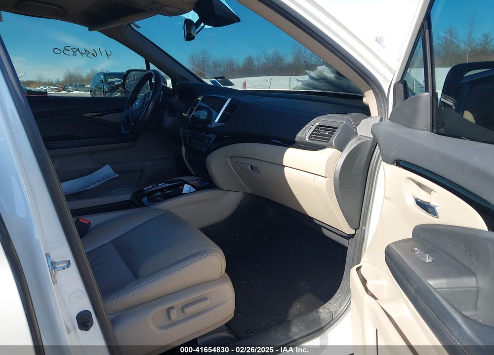 2017 HONDA PILOT VIN: 5FNYF6H98HB098327
