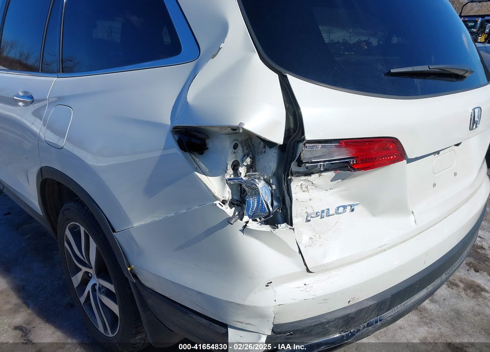 2017 HONDA PILOT VIN: 5FNYF6H98HB098327