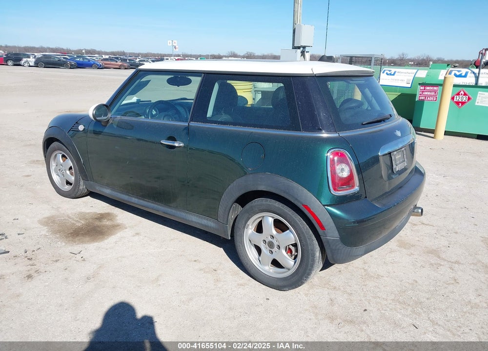2010 MINI COOPER VIN: WMWMF3C59ATZ23728