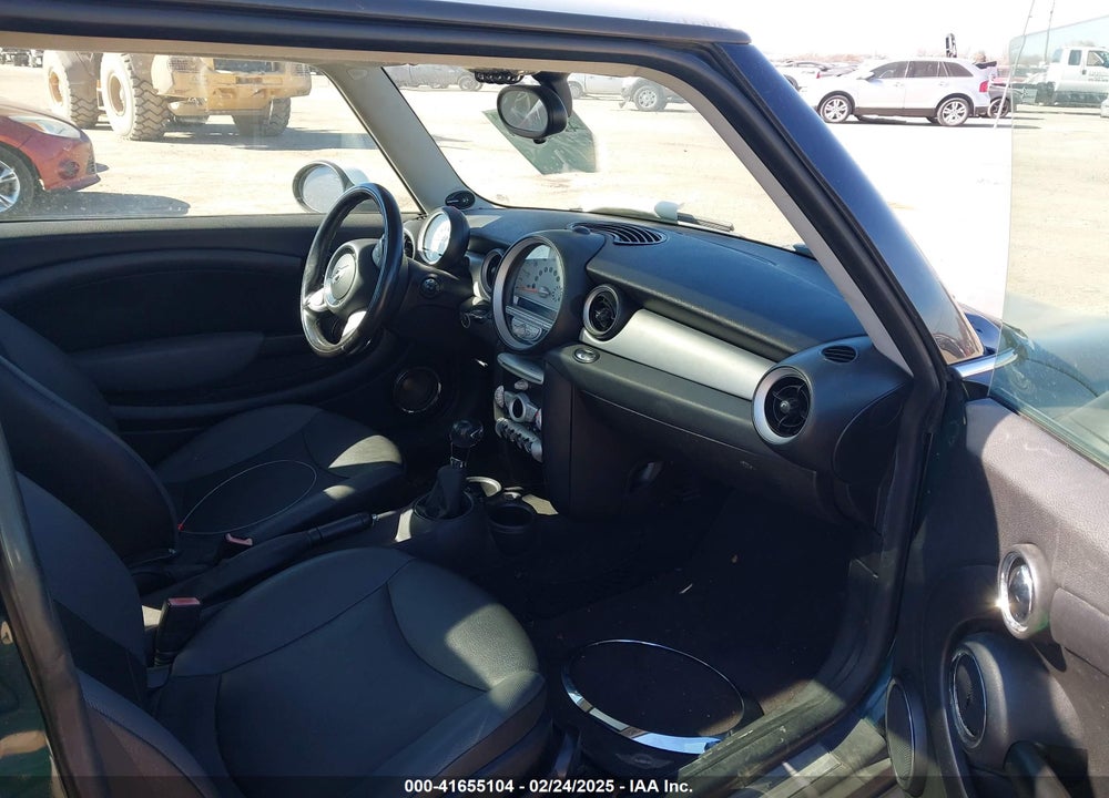 2010 MINI COOPER VIN: WMWMF3C59ATZ23728